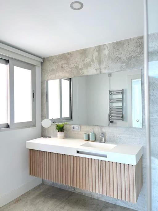 Moderno Y Completo Apartamento Frente Al Mar Málaga Eksteriør billede
