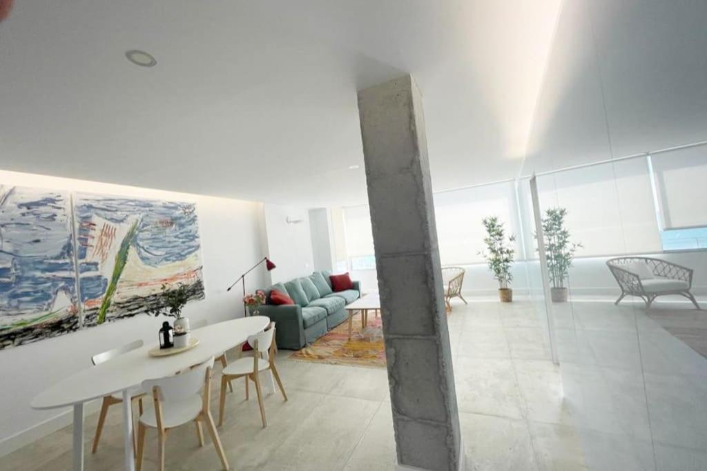 Moderno Y Completo Apartamento Frente Al Mar Málaga Eksteriør billede