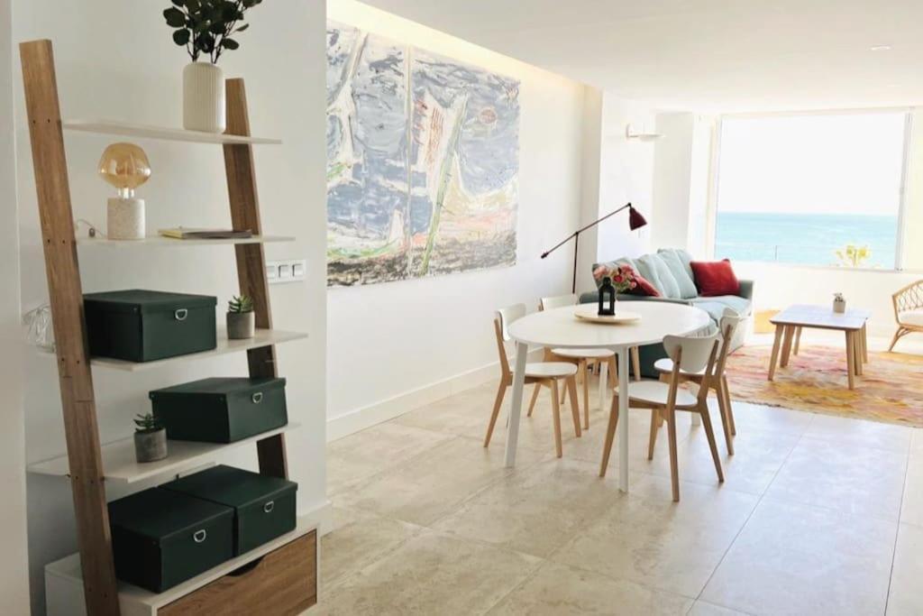Moderno Y Completo Apartamento Frente Al Mar Málaga Eksteriør billede